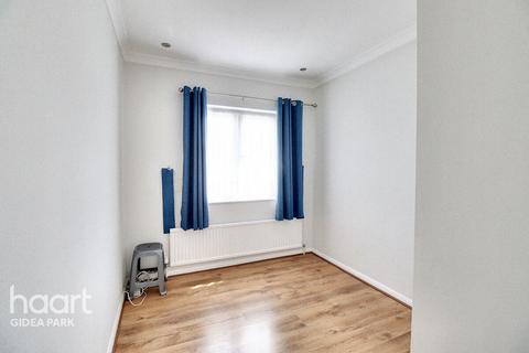 5 Gillian Crescent, Romford, RM2 6NU