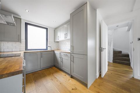 3 bedroom maisonette for sale, Evelyn Road, London