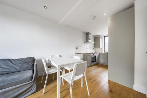 3 bedroom maisonette for sale, Evelyn Road, London