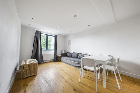 3 bedroom maisonette for sale, Evelyn Road, London