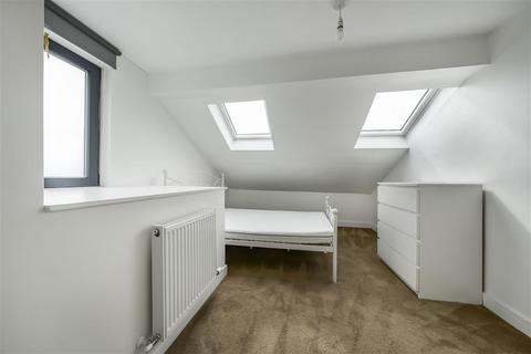 3 bedroom maisonette for sale, Evelyn Road, London