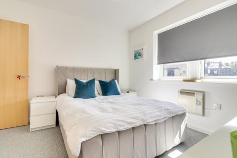 2 bedroom flat for sale, Town Square, Kerry Garth, Horsforth, Leeds, LS18