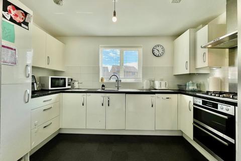 2 bedroom apartment for sale, Alderney Avenue, Bletchley, Milton Keynes, MK3