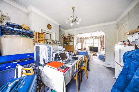 98 Farm Road, Edgware, HA8 9LT