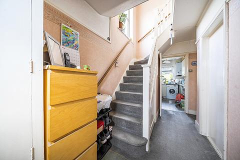 98 Farm Road, Edgware, HA8 9LT