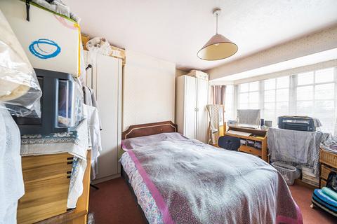 98 Farm Road, Edgware, HA8 9LT
