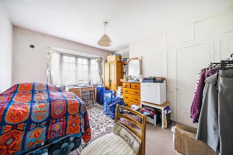 98 Farm Road, Edgware, HA8 9LT