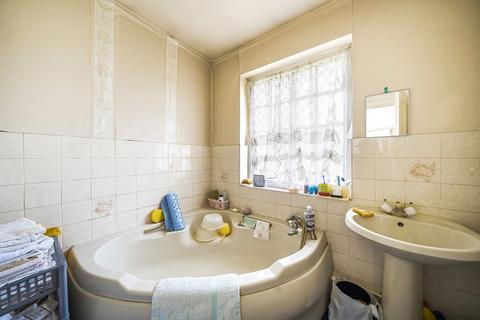 98 Farm Road, Edgware, HA8 9LT