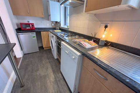 1 bedroom in a house share to rent, Sheil Road, L6 3AB,