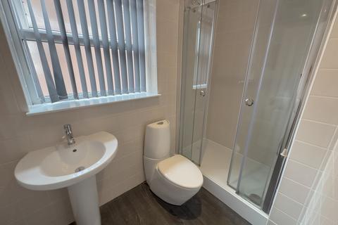 1 bedroom in a house share to rent, Sheil Road, L6 3AB,