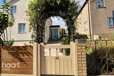 14 Fourth Avenue, Grays, RM20 3JJ