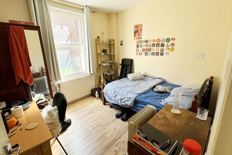 3 bedroom flat to rent, Chapel Market, Angel, N1