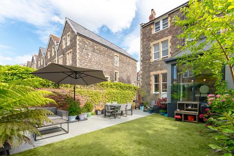 13 Manilla Road, Bristol, BS8 4EB
