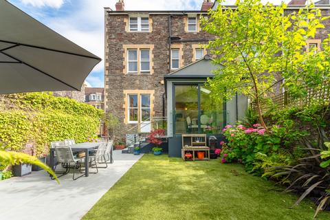 13 Manilla Road, Bristol, BS8 4EB