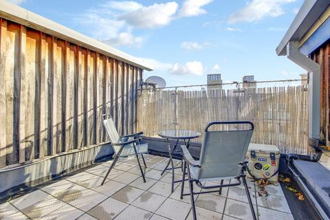 1 bedroom flat for sale, Cable Court, Surrey Quays SE16