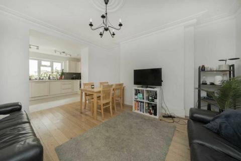 3 bedroom apartment to rent, Tollington Park London N4