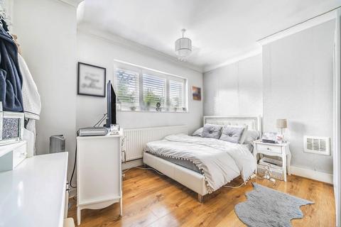 250 Westhorne Avenue, London, SE12 9AE