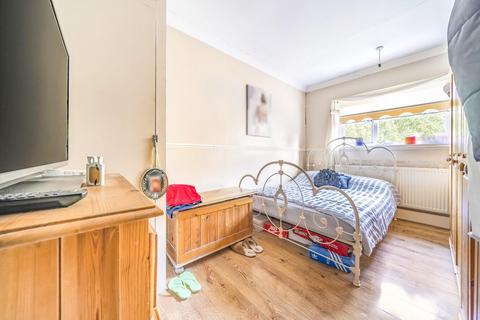 250 Westhorne Avenue, London, SE12 9AE