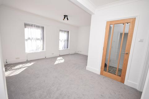 3 bedroom ground floor flat to rent, St Andrews Court, Downing Street, FARNHAM, GU9