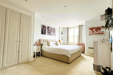 2 bedroom apartment for sale, Clarence Street, Surrey TW18