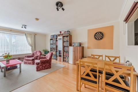 3 bedroom flat for sale, High Street, Lingfield RH7