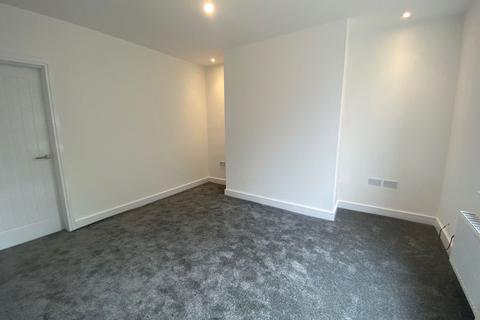 102 Broadbent Road, Oldham, OL1 4HY