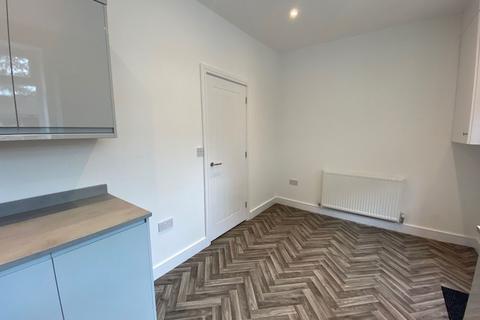 102 Broadbent Road, Oldham, OL1 4HY