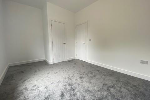 102 Broadbent Road, Oldham, OL1 4HY