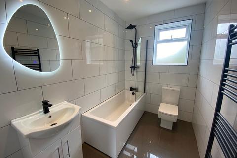 102 Broadbent Road, Oldham, OL1 4HY