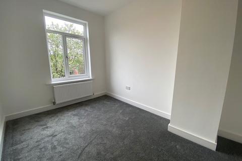 102 Broadbent Road, Oldham, OL1 4HY
