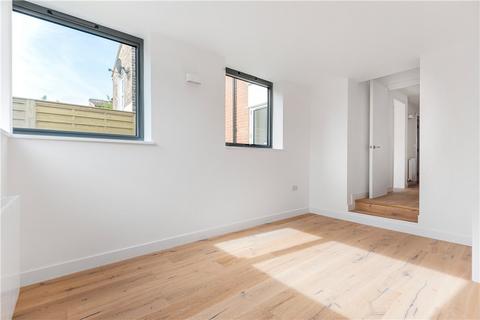 2 bedroom apartment for sale, Dunstans Road, London