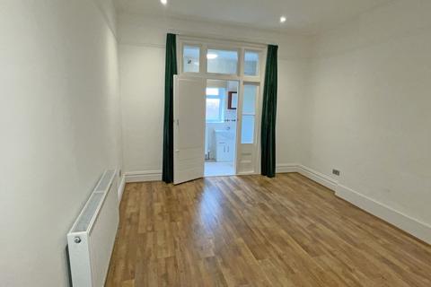 5 bedroom terraced house to rent, Barry Road, London, SE22