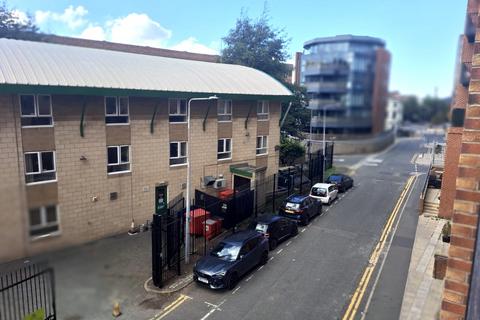 2 bedroom apartment to rent, 2 Bed Apt with 2 balconies in Baltic Triangle