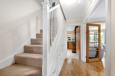20 Staniland Drive, Weybridge, KT13 0XN