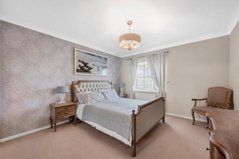 20 Staniland Drive, Weybridge, KT13 0XN