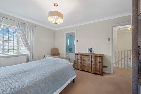 20 Staniland Drive, Weybridge, KT13 0XN