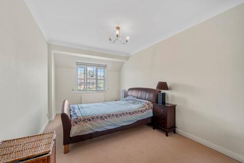 20 Staniland Drive, Weybridge, KT13 0XN