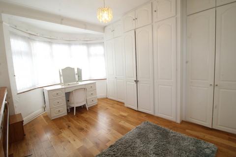 3 bedroom end of terrace house for sale, Limpsfield Avenue, Thornton Heath, CR7