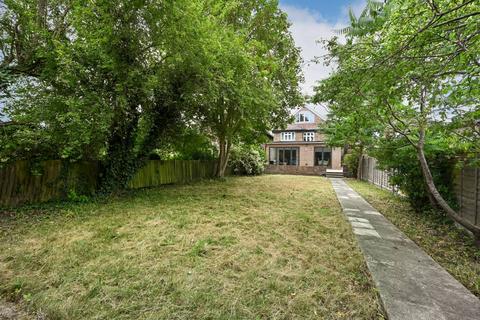 10 Linkside, New Malden, KT3 4LA