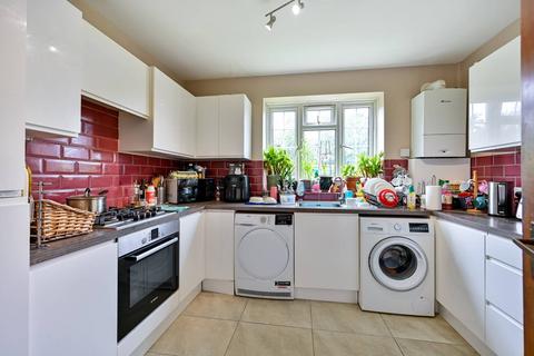 2 bedroom flat for sale, The Avenue, New Malden, Worcester Park, KT4