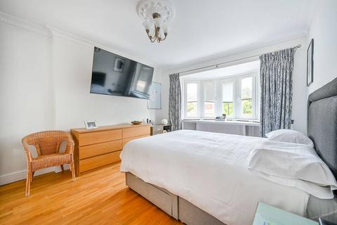 28 Bowes Road, London, W3 7AA