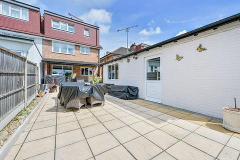 28 Bowes Road, London, W3 7AA