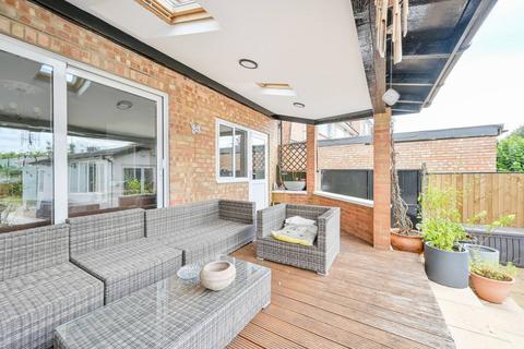 28 Bowes Road, London, W3 7AA