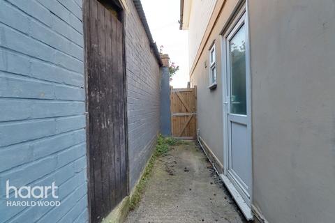 61 Retford Road, Romford, RM3 9NB
