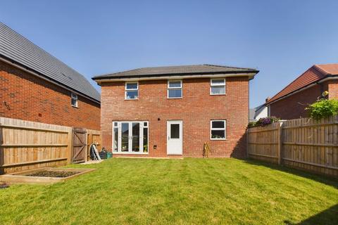 3 bedroom detached house for sale, Rustic Street, Aylesbury HP22