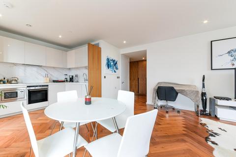 1 bedroom flat to rent, Ambassador Building, Embassy Gardens, London, SW11