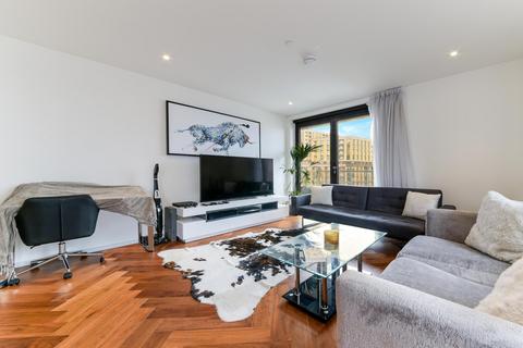 1 bedroom flat to rent, Ambassador Building, Embassy Gardens, London, SW11