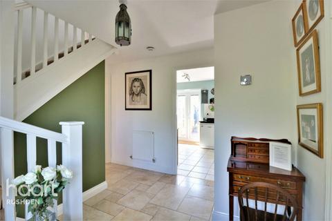 5 bedroom detached house for sale, Bankside, Higham Ferrers