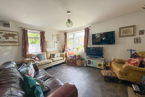 18 Avon Close, Newport Pagnell, MK16 9DH