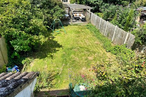 18 Avon Close, Newport Pagnell, MK16 9DH